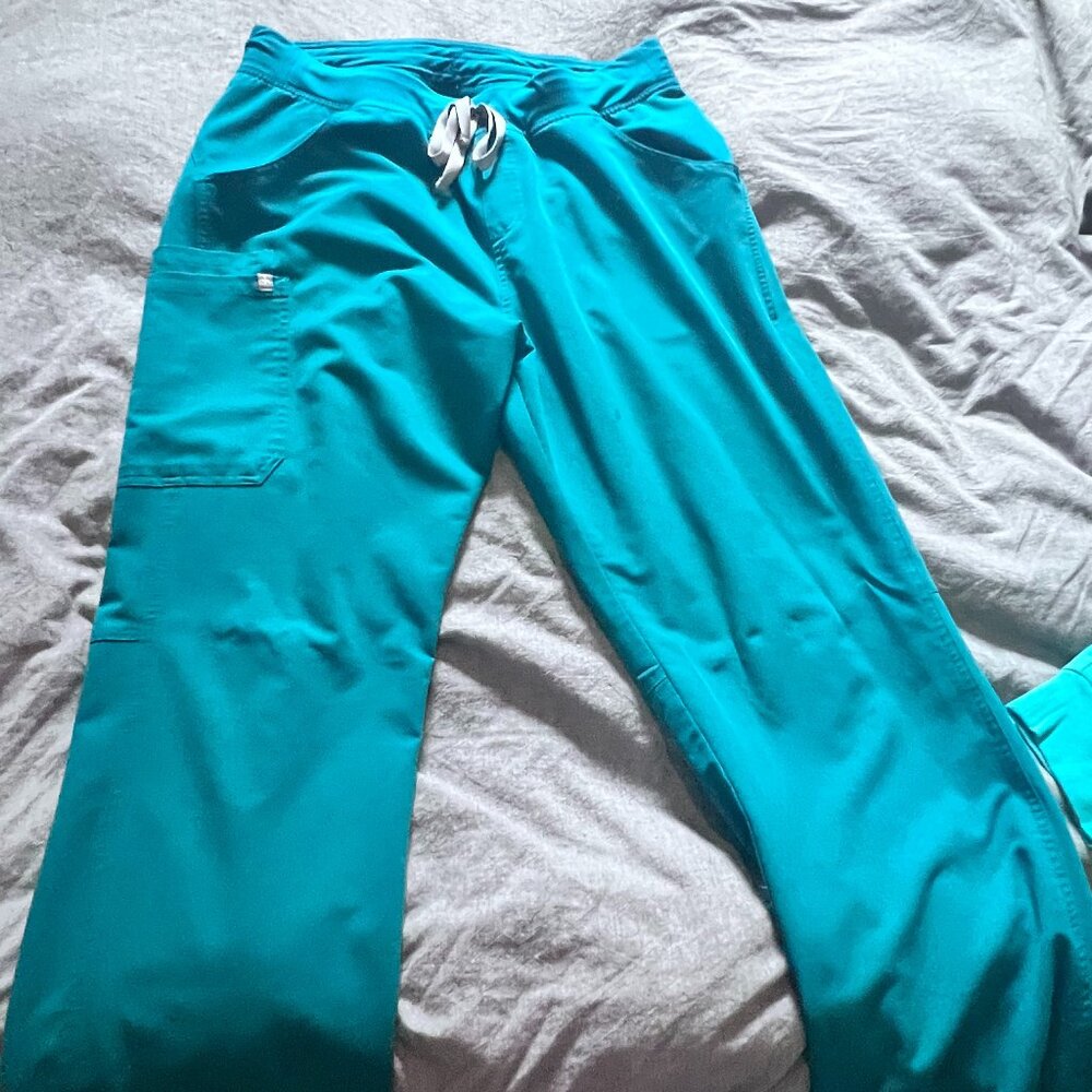 FIGS Kade Cargo Scrub Pants Hunter Green - L Tall